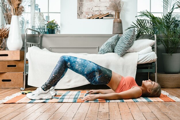 Ćwiczenia na spalanie kalorii w małej przestrzeni: Efektywne metody