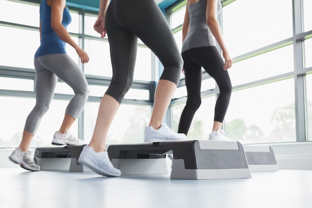 Step fitness: odkryj zdrowotne korzyści ćwiczeń